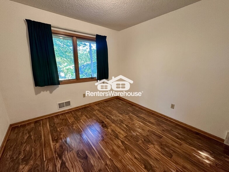 Building Photo - 4933 Crestview Rd