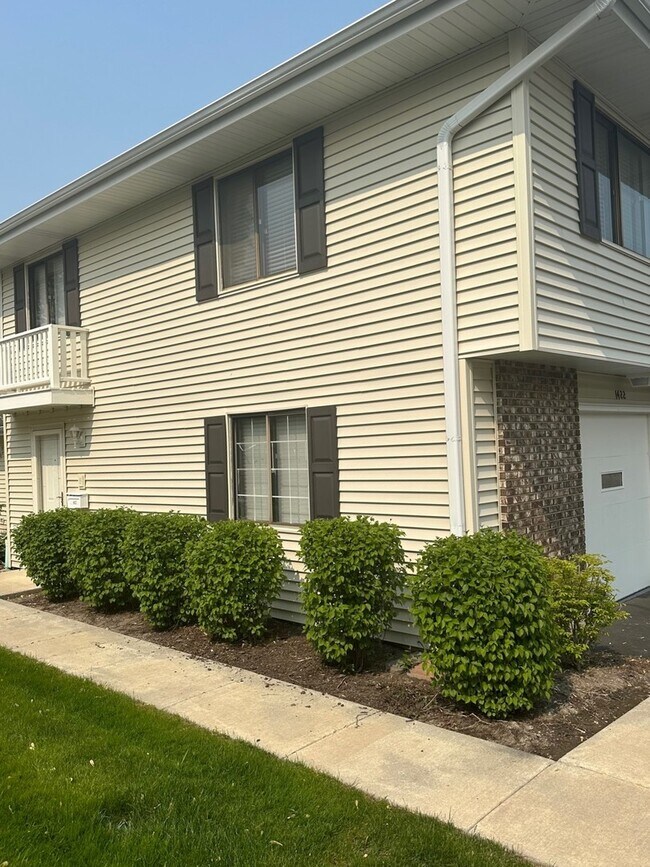 Building Photo - 1422 Tonset Ln