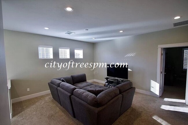 Building Photo - Harris Crossing at Harris Ranch.