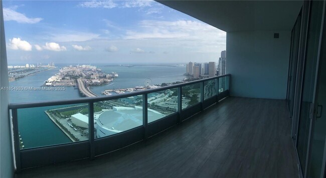 Building Photo - 900 Biscayne Blvd