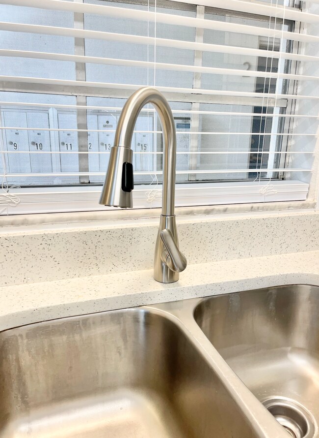 Building Photo - 2402 W Cleveland St