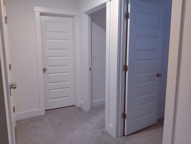 Building Photo - 4 Bedroom Townhome for Rent Apex