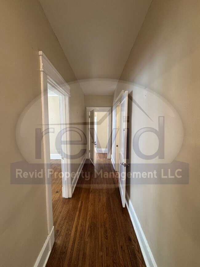 Building Photo - MALLORY 255