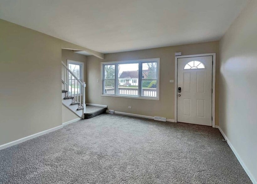 Building Photo - 9308 Nordica Ave
