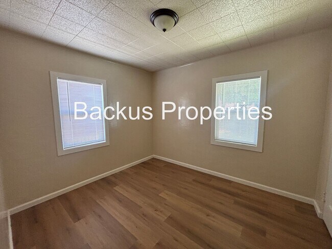 Building Photo - Newly renovated two bedroom cottage in South Salinas
