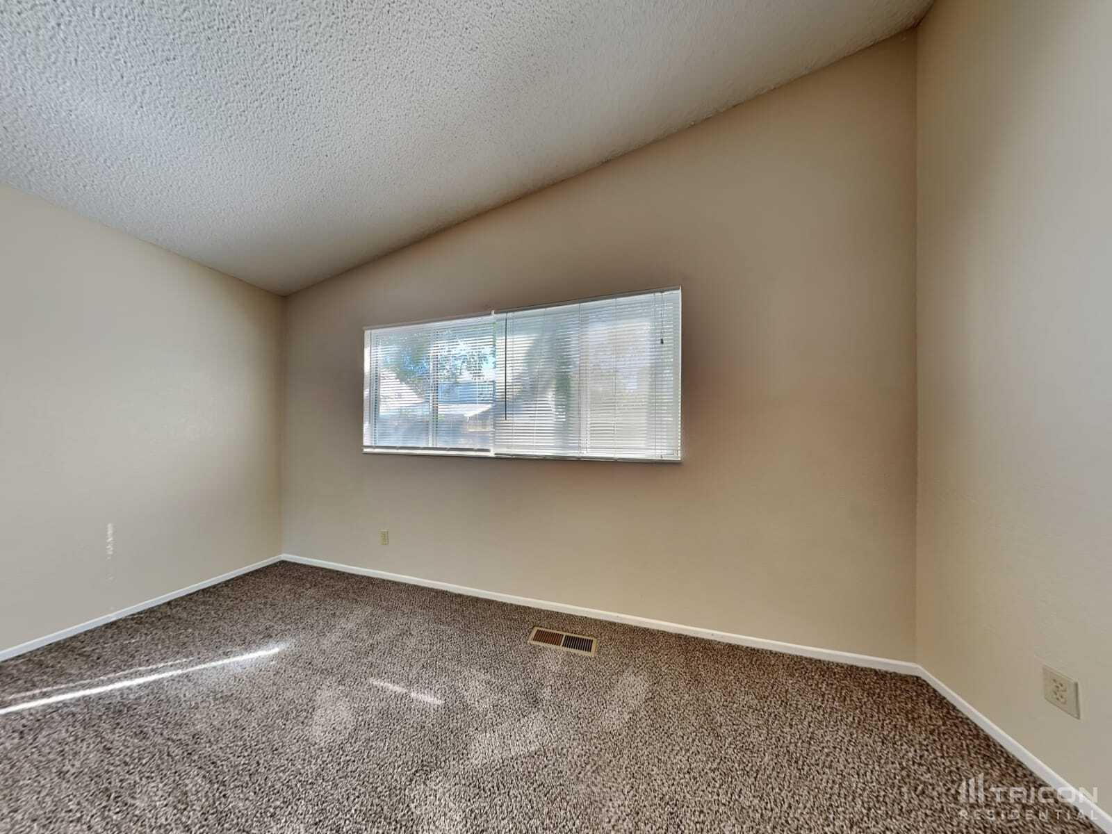 Building Photo - 1582 Woodhaven Ln