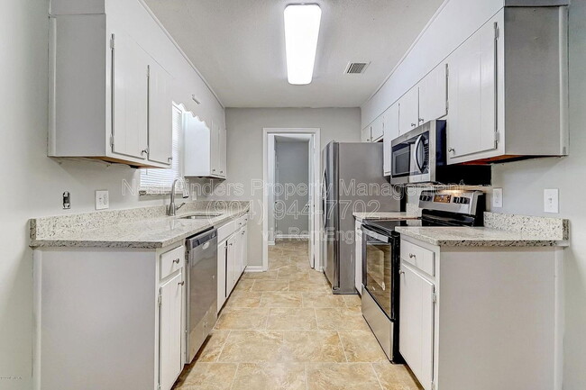 Building Photo - 1758 Alder Dr