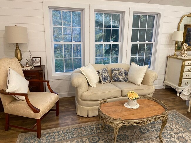 Building Photo - 290 Hamburg Rd