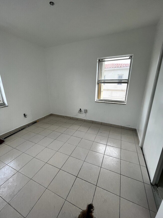 Building Photo - 935 SW 11th Ave