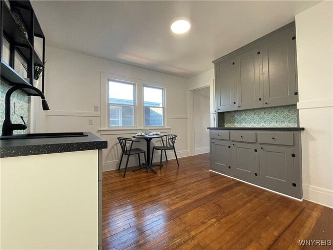 Building Photo - 434 23rd St