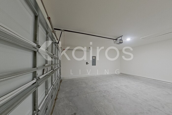 Building Photo - 8590 SW 44th Ct