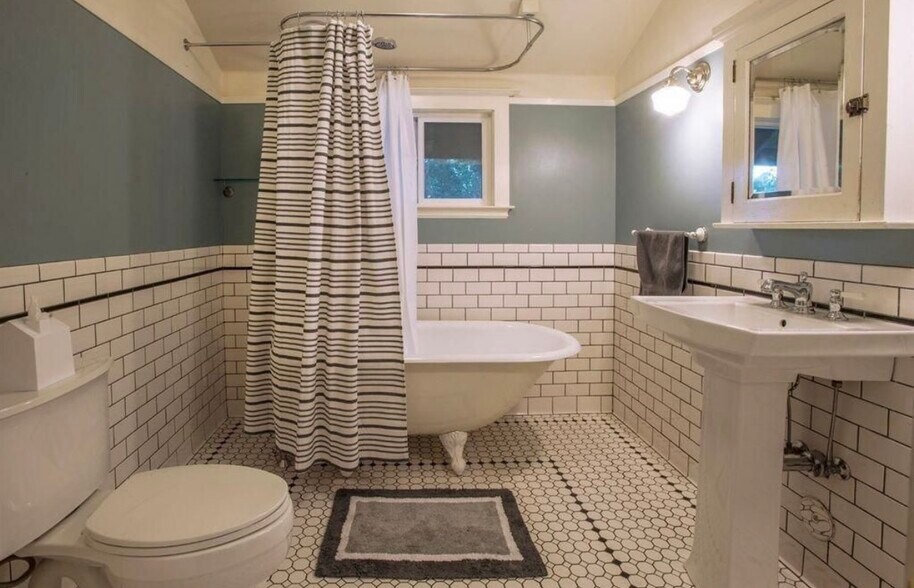 Upstairs bathroom - 305 25th Street