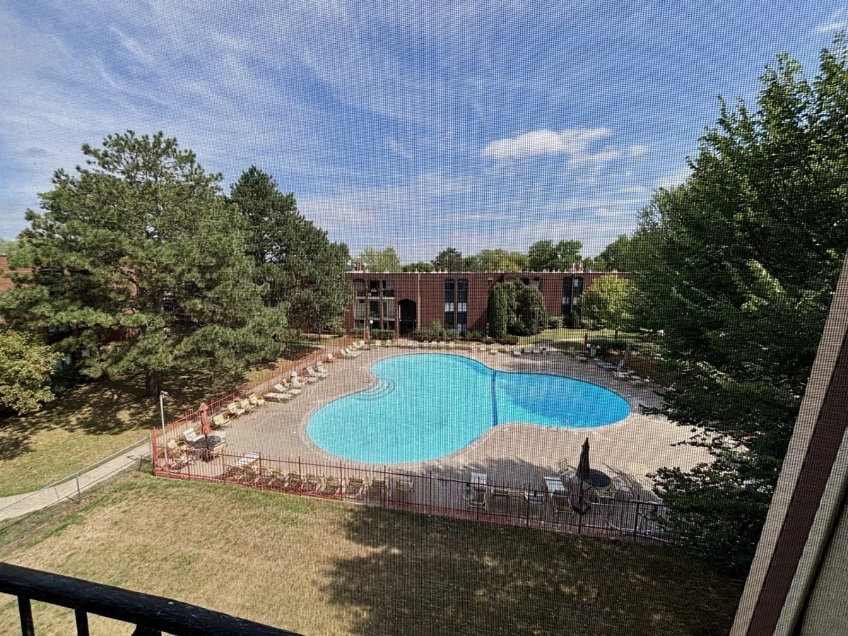 Building Photo - 255 Westview Dr