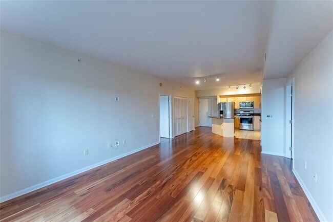 Building Photo - 54 Rainey St