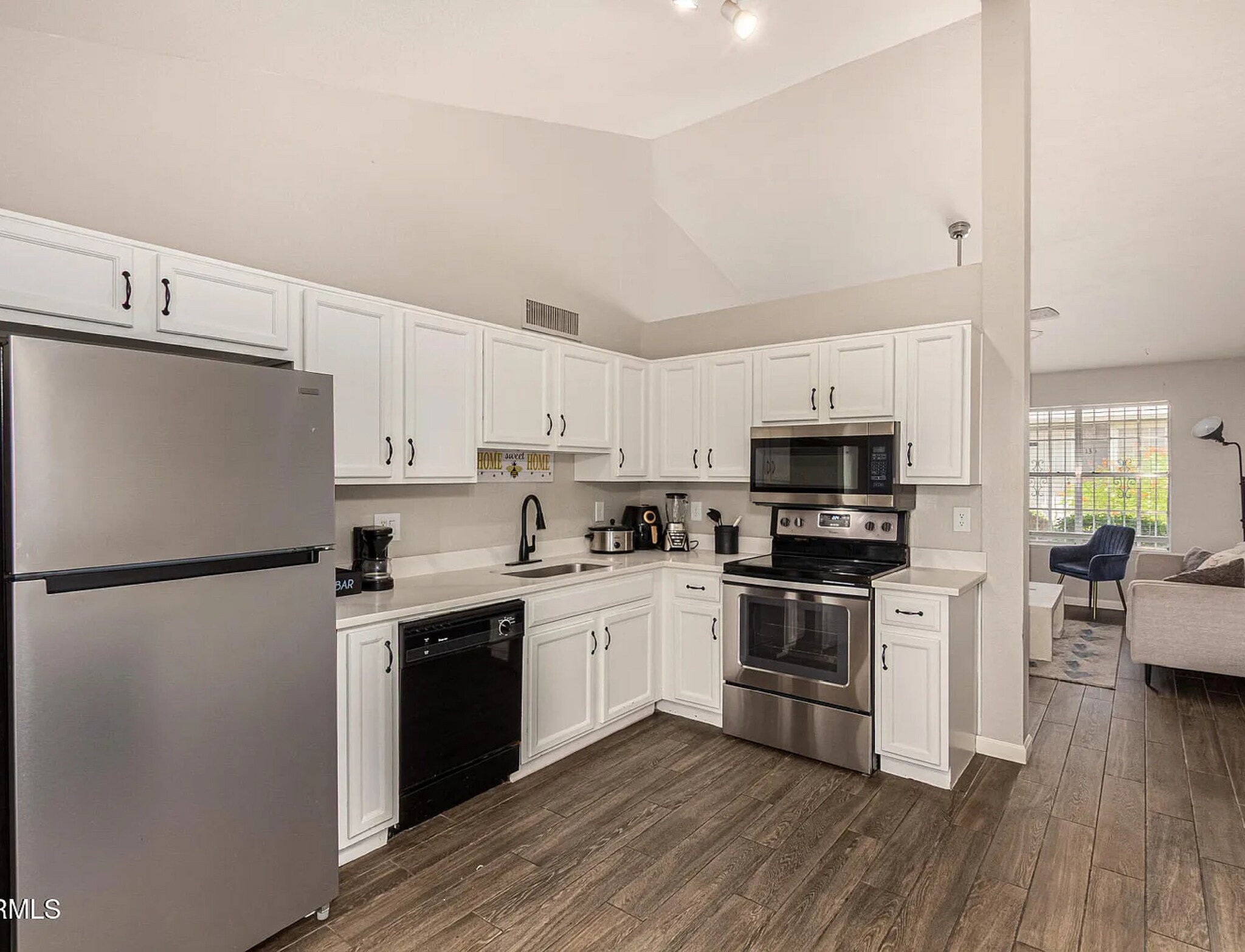 Building Photo - 5960 W Oregon Ave