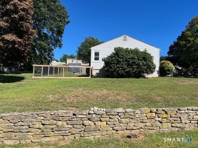 Building Photo - 121 Riverview Ave