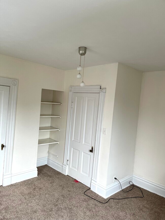 Building Photo - 324 E Paint St