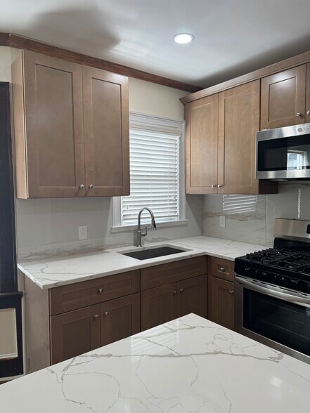 Building Photo - 102 Riggs Pl