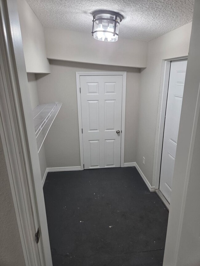 Building Photo - Cozy 3 bedroom 2 bath home in quiet neighborhood