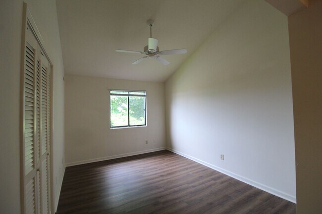 Building Photo - 1116 Blue Ridge Dr