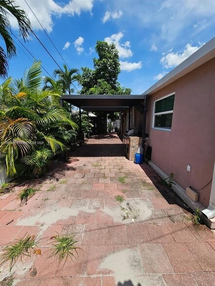 Building Photo - 1020 N 74th Way