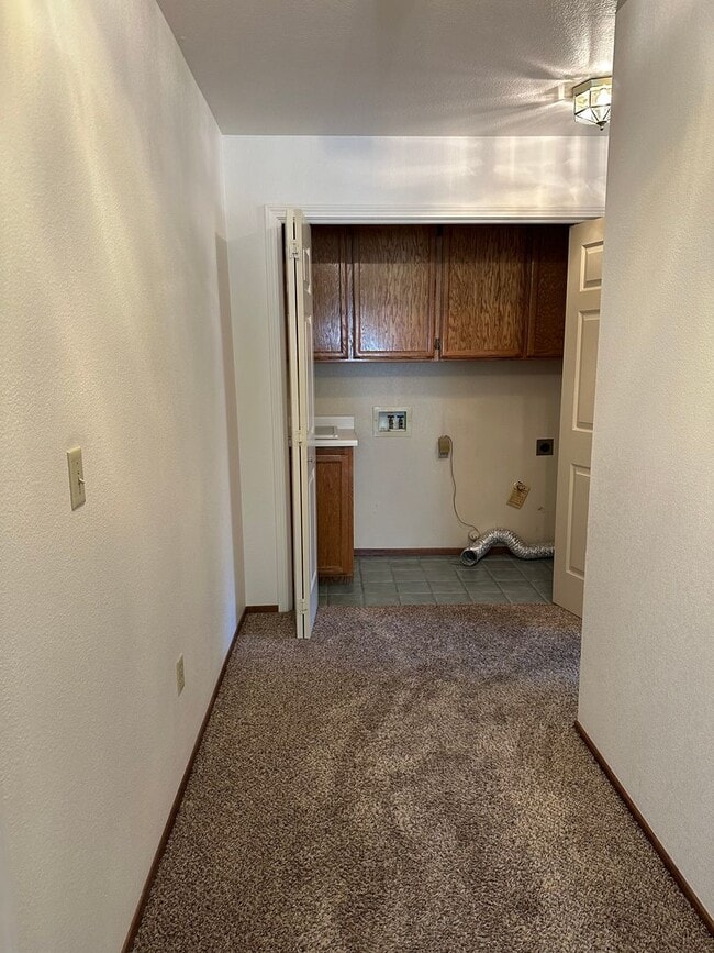Building Photo - Beautiful 55+ home in Paris Park!