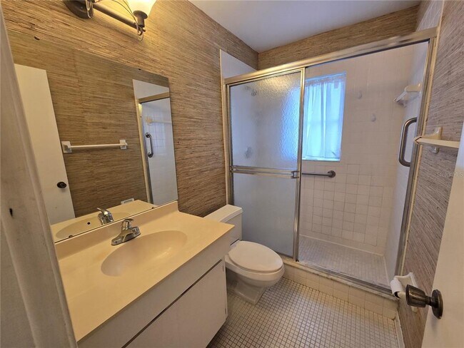 Building Photo - 7056 W Country Club Dr N