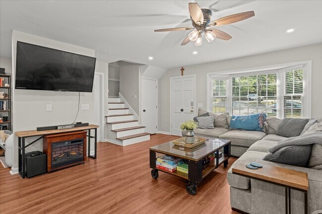 Building Photo - 541 N White St