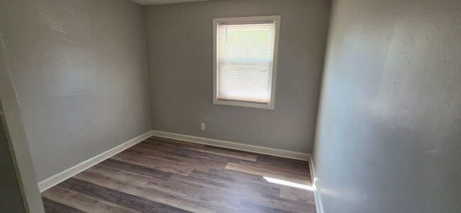 Building Photo - Move in Ready!!