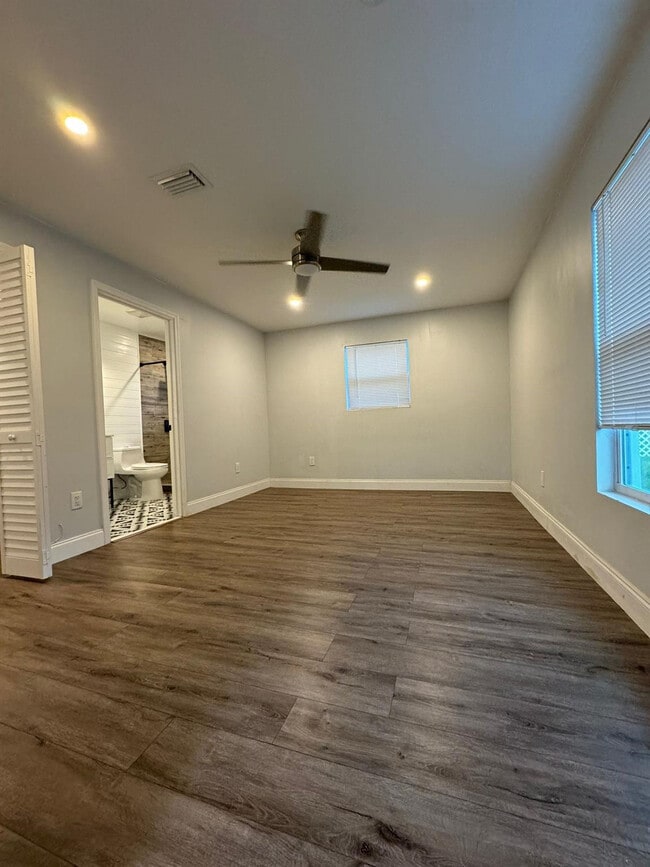 Building Photo - 9422 SW 51st St