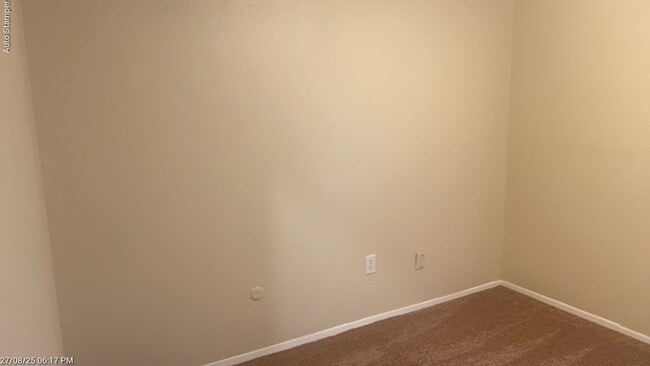 Building Photo - 421 Stonecreek Dr