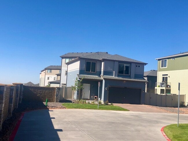 Building Photo - STUNNING 2BD + LOFT HOME WITH LUXURY UPGRA...