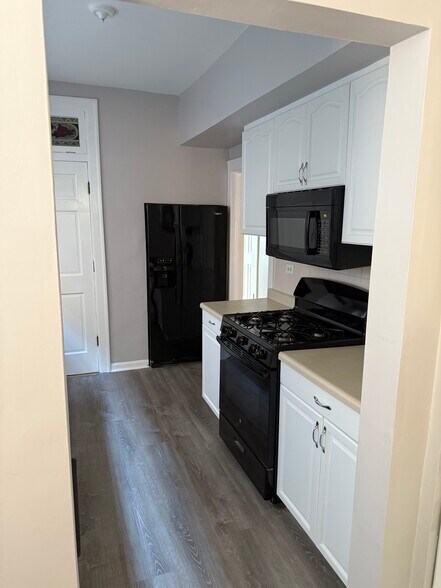Kitchen - 9438 S Bishop