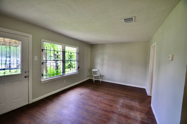Building Photo - 7622 Darnay Dr