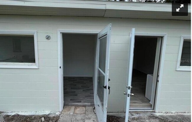 Building Photo - 807 Orchid Ave