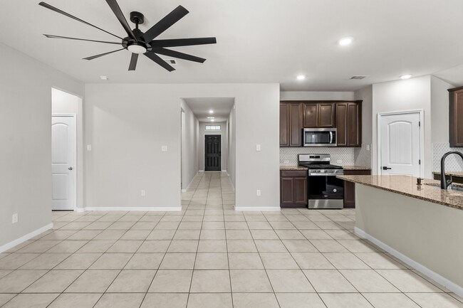 Building Photo - 2218 Levant Ln
