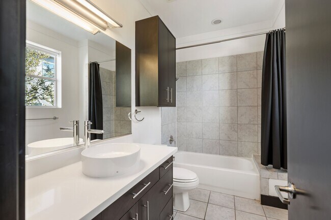 Building Photo - 162 Vieux Carre Dr