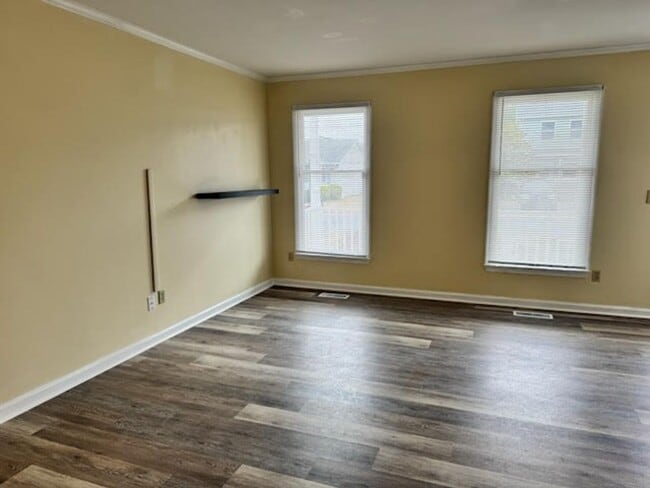 Building Photo - Affordable townhome in Milton, located in Ship Builders Village.