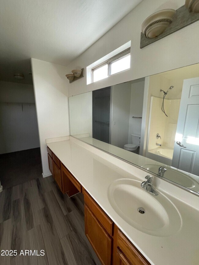 Building Photo - 5707 S 31st Dr