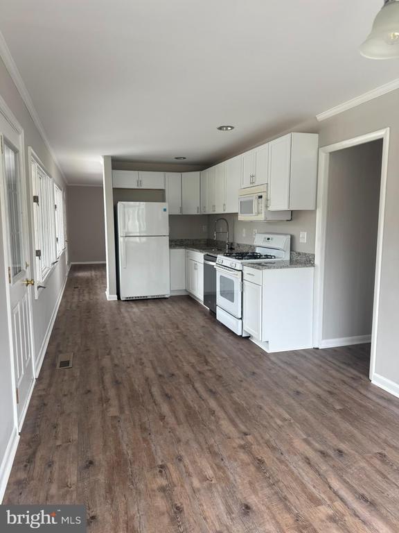 Building Photo - 108 McCormick St