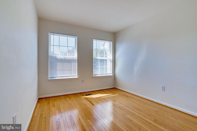 Building Photo - 6155 Early Autumn Dr