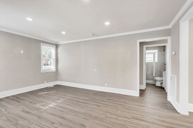 Building Photo - Beautifully Updated 2BR,2BA Single-Level Home $1650/mo rent***