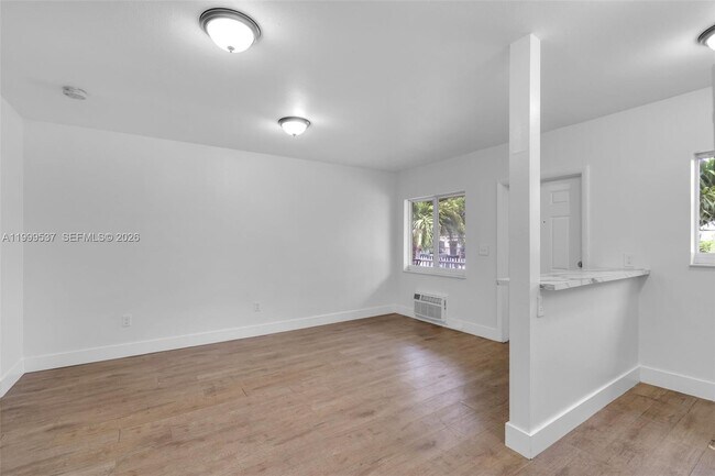 Building Photo - 5549 NE Miami Ct