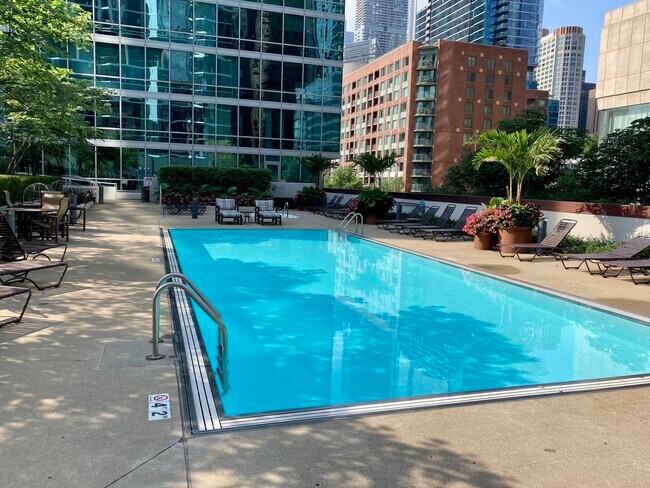Building Photo - 505 N McClurg Ct