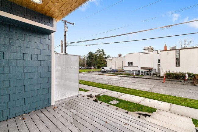 Building Photo - Halleck Townhomes Triplex