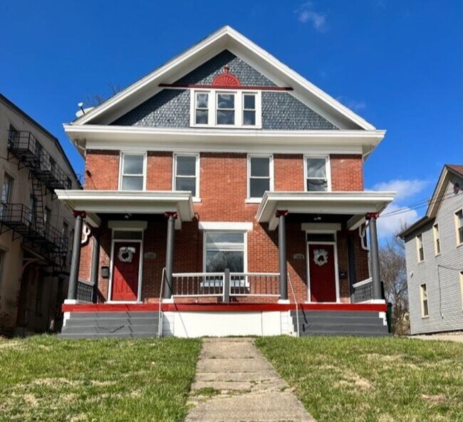 Primary Photo - 1328 Chapel St