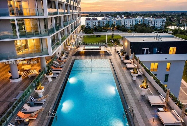Building Photo - 2000 Metropica Wy
