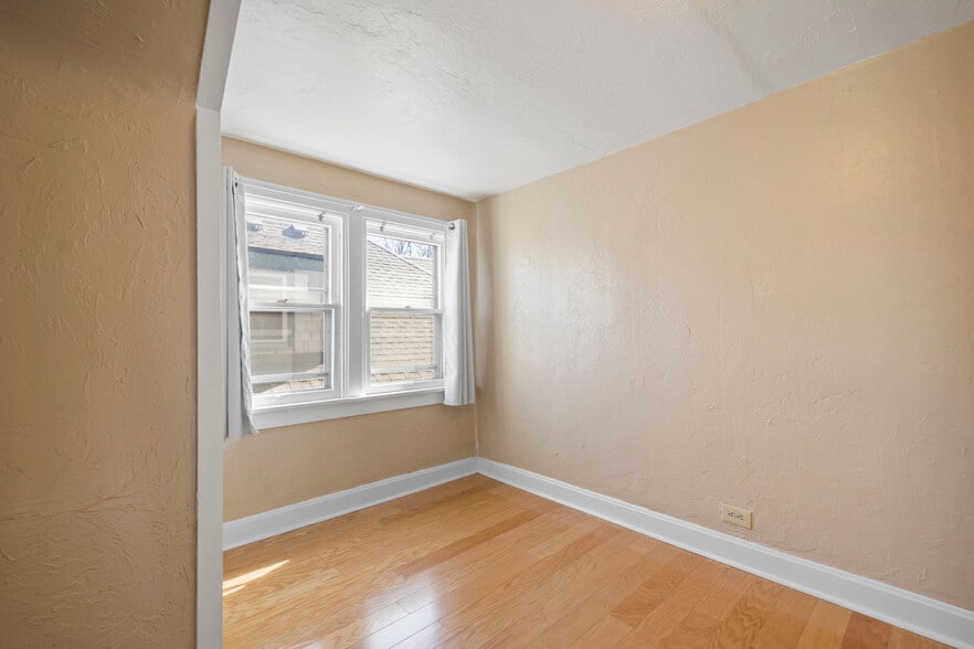 Building Photo - 2615 E 12th Ave