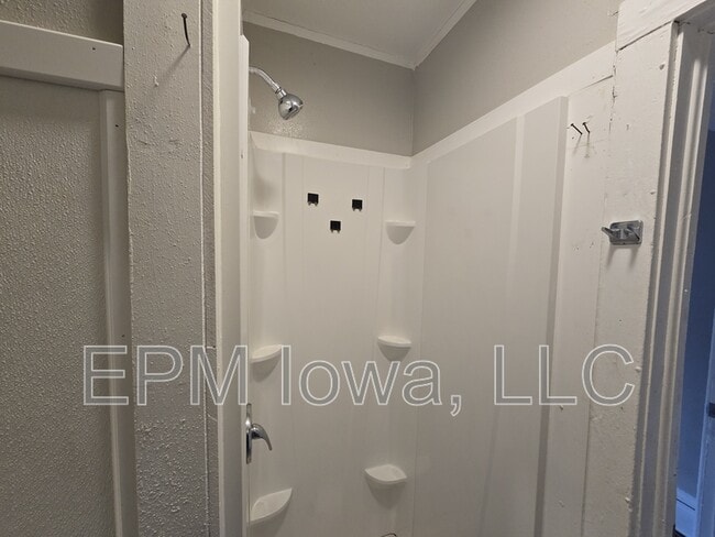 Building Photo - 214 Edwards St