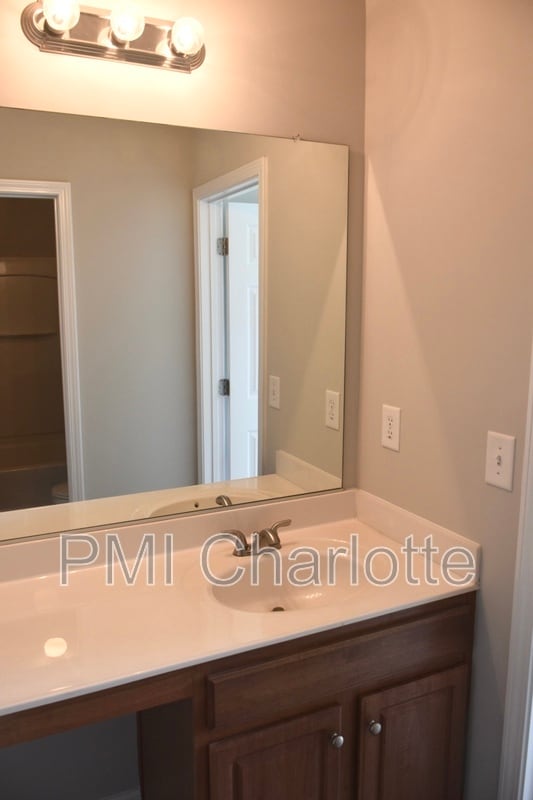 Building Photo - 307 Glennallen Rd